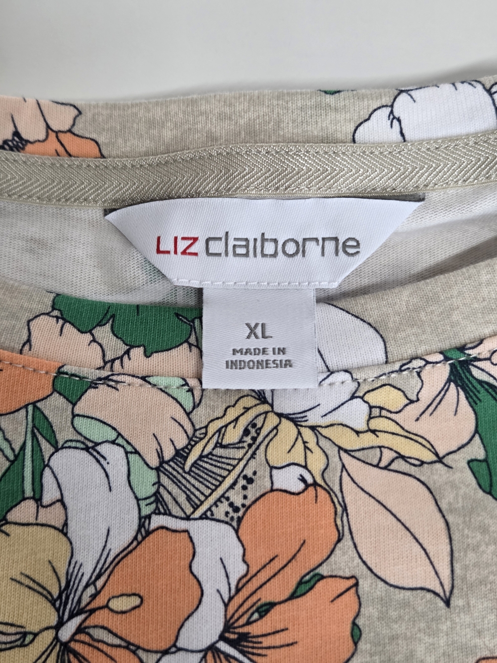 Liz Claiborne Floral Short Sleeve Tee in Beige, Orange & Green - Picture 4 of 9